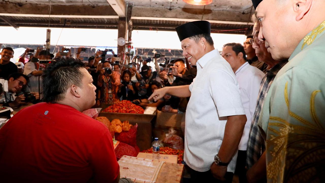 Tinjau Pasar Induk Tanah Tinggi, Mendagri: Inflasi Terkendali & Daya Beli Masyarakat Masih Terjaga