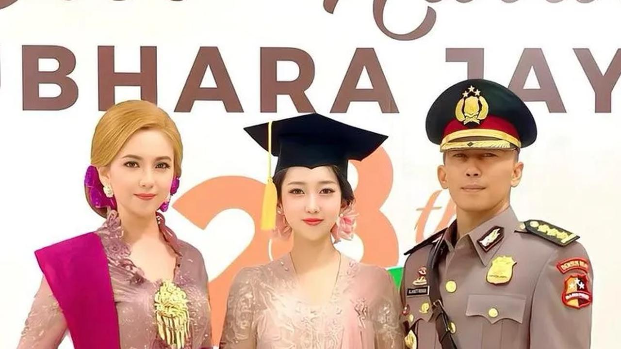Cantiknya Putri Kombes Polisi Lulus Kuliah dengan Predikat Cumlaude, Bikin Bangga