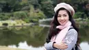 Fitri Carlina yang memiliki nama asli Fitri Dian Puspita merupakan adik dari pedangdut Nini Carlina. Nama Fitri mulai melejit pada tahun 2006 sejak menyanyikan lagu berjudul SMS versi bahasa jawa.(Liputan6.com/IG/@fitricarlina)