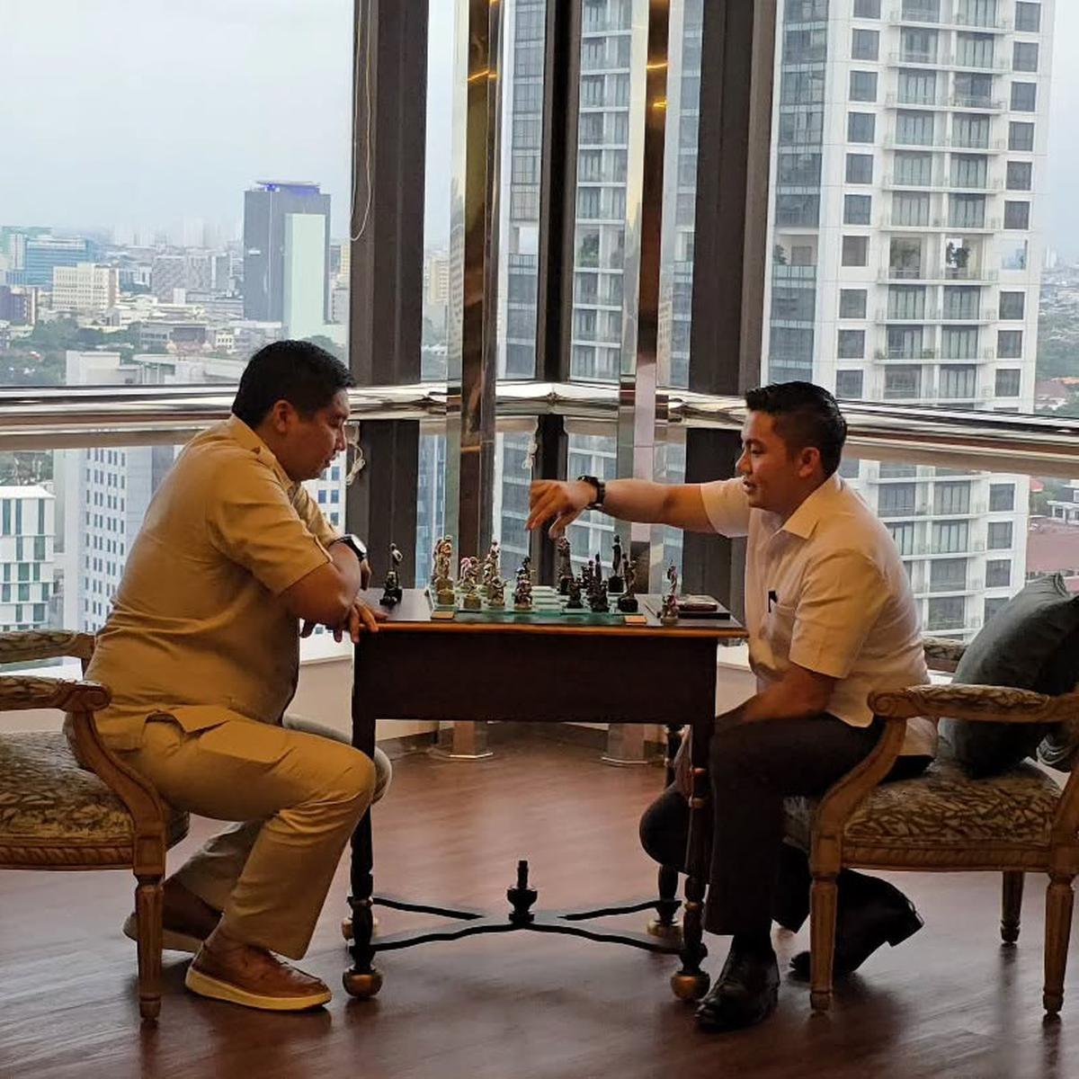 Momen Menteri Ara dan Mayor Teddy