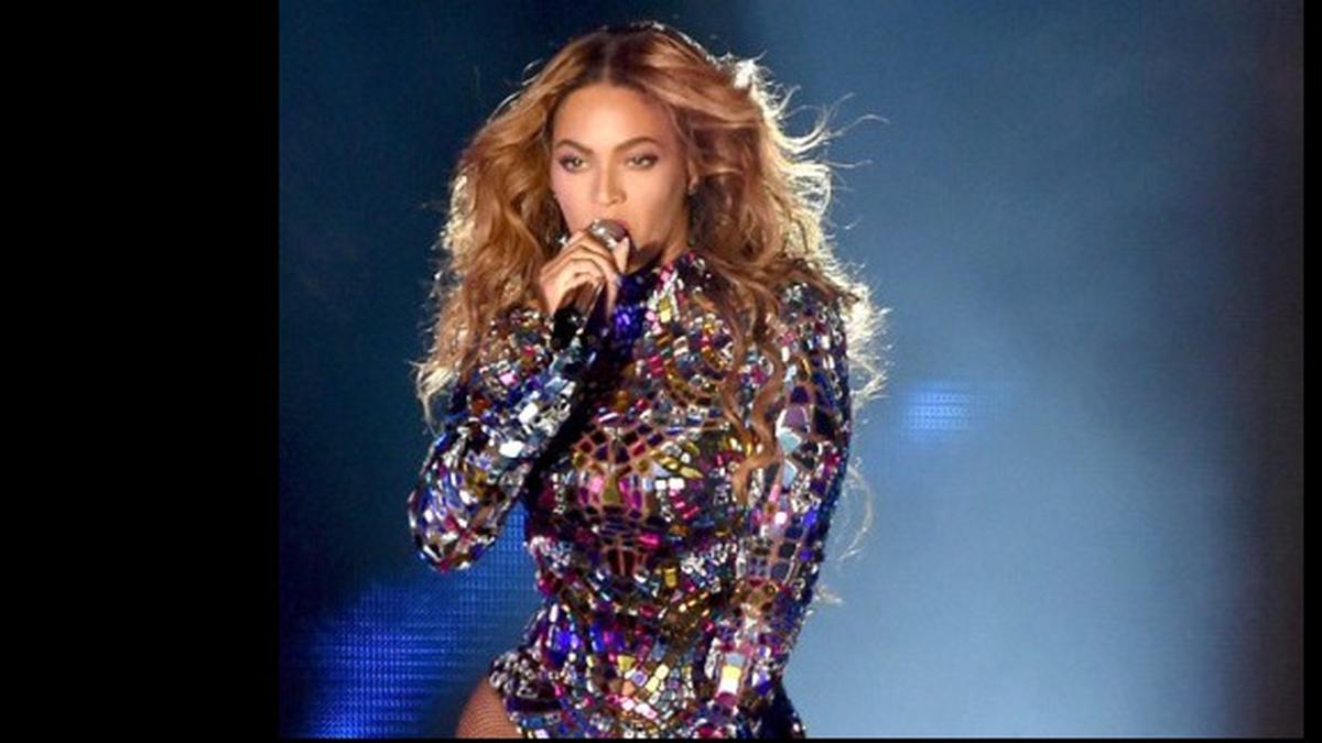 Di Atas Panggung MTV MVA 2014, Beyonce Dicium Jay Z