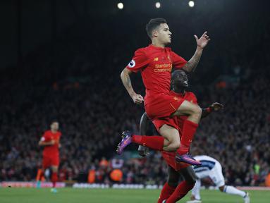 Selebrasi pemain Liverpool, Philippe Coutinho usai mencetak gol ke gawang West Bromwich Albion pada lanjutan Premier League pekan ke-9 di Stadion Anfield, Minggu (23/10/2016) dini hari WIB.  (Action Images via Reuters/Ed Sykes)