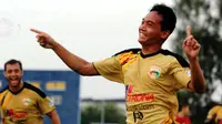 Mantan striker Mitra Kukar, Anindito Wahyu Erminarno, menekuni bisnis properti sembari menunggu kompetisi bergulir lagi. (Ongisnade)