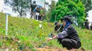 Kerja keras lebih dari setahun mulai membuahkan hasil. Rasman mampu merangkul sejumlah warga untuk bergabung sebagai kelompok tani hutan. "Dulu mereka anggota kelompok tani juga penambang seperti saya. Kita tidak bisa melarang dan memaksa mereka berhenti, sehingga perlu cara lain agar mereka tetap bisa mendapat penghasilan," ujarnya. (Foto: Dokumentasi BRI)
