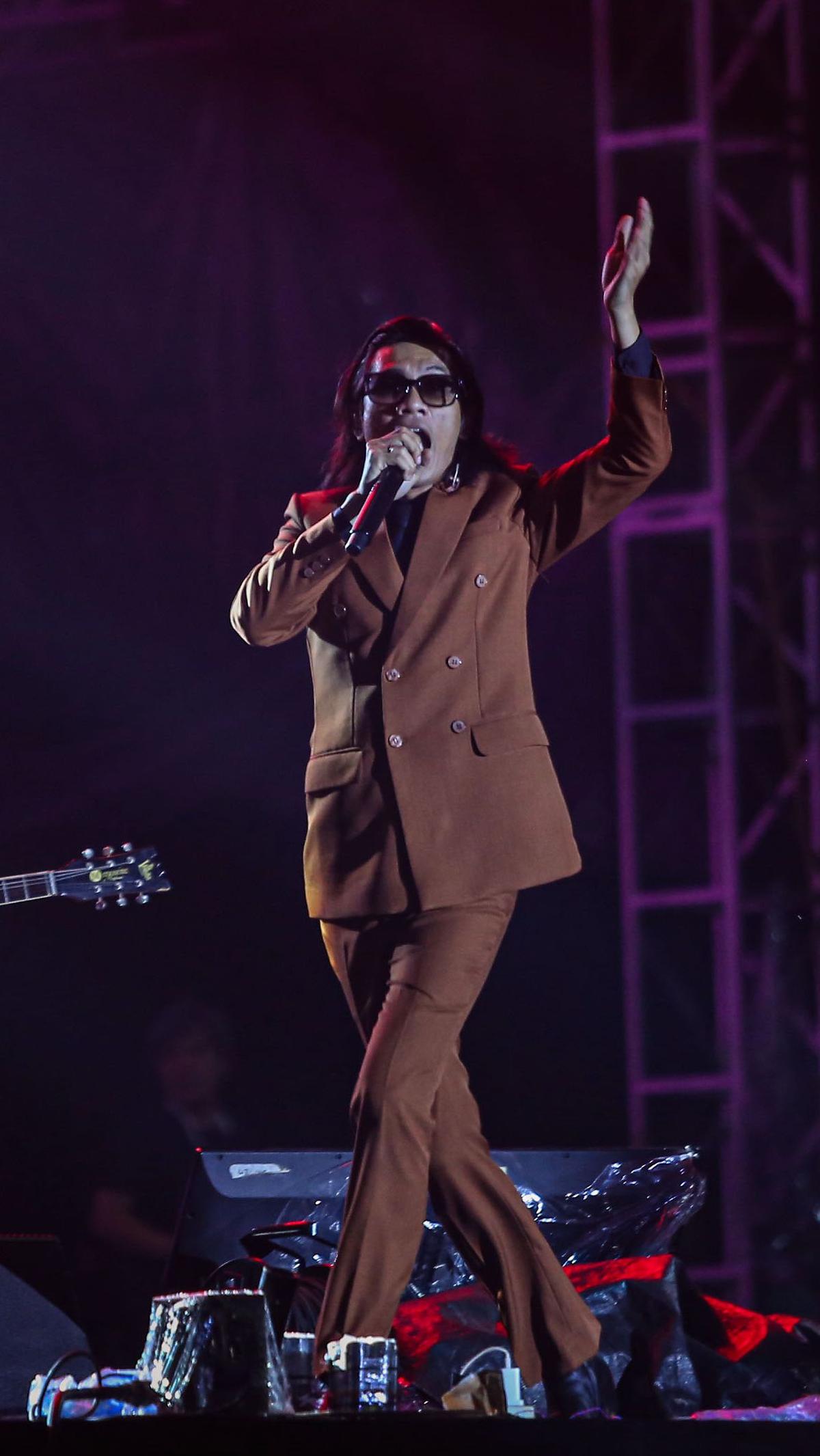 Penampilan grup band The Changcuters saat memeriahkan Titik Kumpul Festival 2024 di Stadion Madya GBK, Jakarta, Sabtu (27/4/2024).&nbsp;&nbsp; Liputan6.com/Angga Yuniar