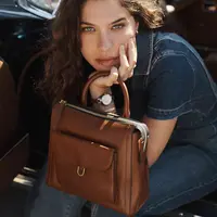 Peluncuran koleksi musim Fall oleh Urban Icon yaitu koleksi Fossil Fall Heritage 2022 bernuansa klasik yang cocok untuk penyuka gaya vintage. (Dok/Fossil, Urban Icon).