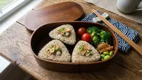 Cara Membuat Onigiri Tuna Mayo Tanpa Nori, Gurih dan Praktis untuk Bekal