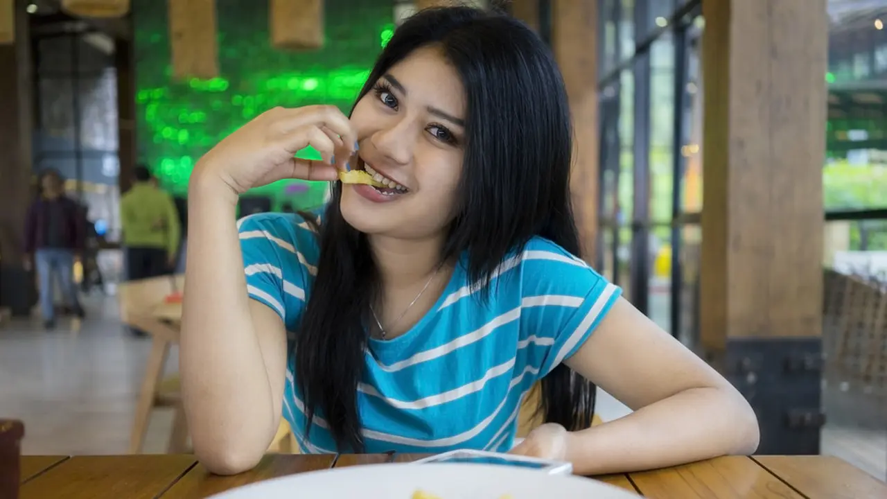 Hasrat Makan Junk Food Memuncak, Cegah dengan 4 Cara Ini saat di Mal!