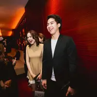 Terbaru, El Rumi terlihat mengajak Syifa untuk berkenalan dengan keluarga besarnya di sela-sela konser Dewa 19. [YouTube/Ahmad Dhani Dalam Berita].