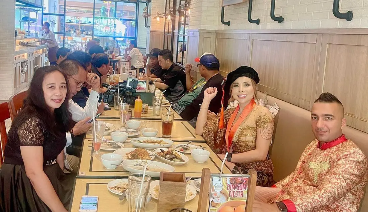 Ucapan selamat dari para sahabat dan warganet membanjiri di kolom komentar. Belakangan ini, Eva Belisima atau nama aslinya Masriniati Eva juga terjun ke politik bergabung dengan PDIP. [Instagram/evabelisima_]