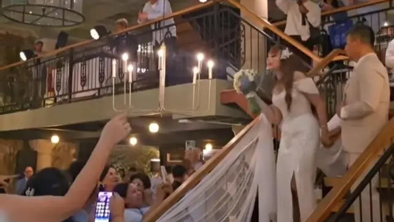 8 Potret Pernikahan Kedua Anita Hara Pemeran 'Arisan Brondong' di Bali, Nikahi Bos