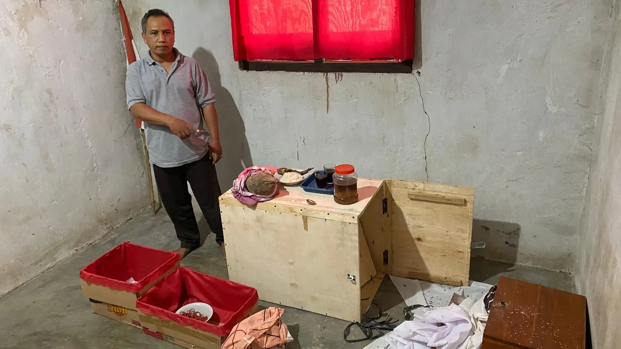 Barang bukti penipuan bermodus ritual mistis yang menjerat Nasirun (57) (Istimewa)