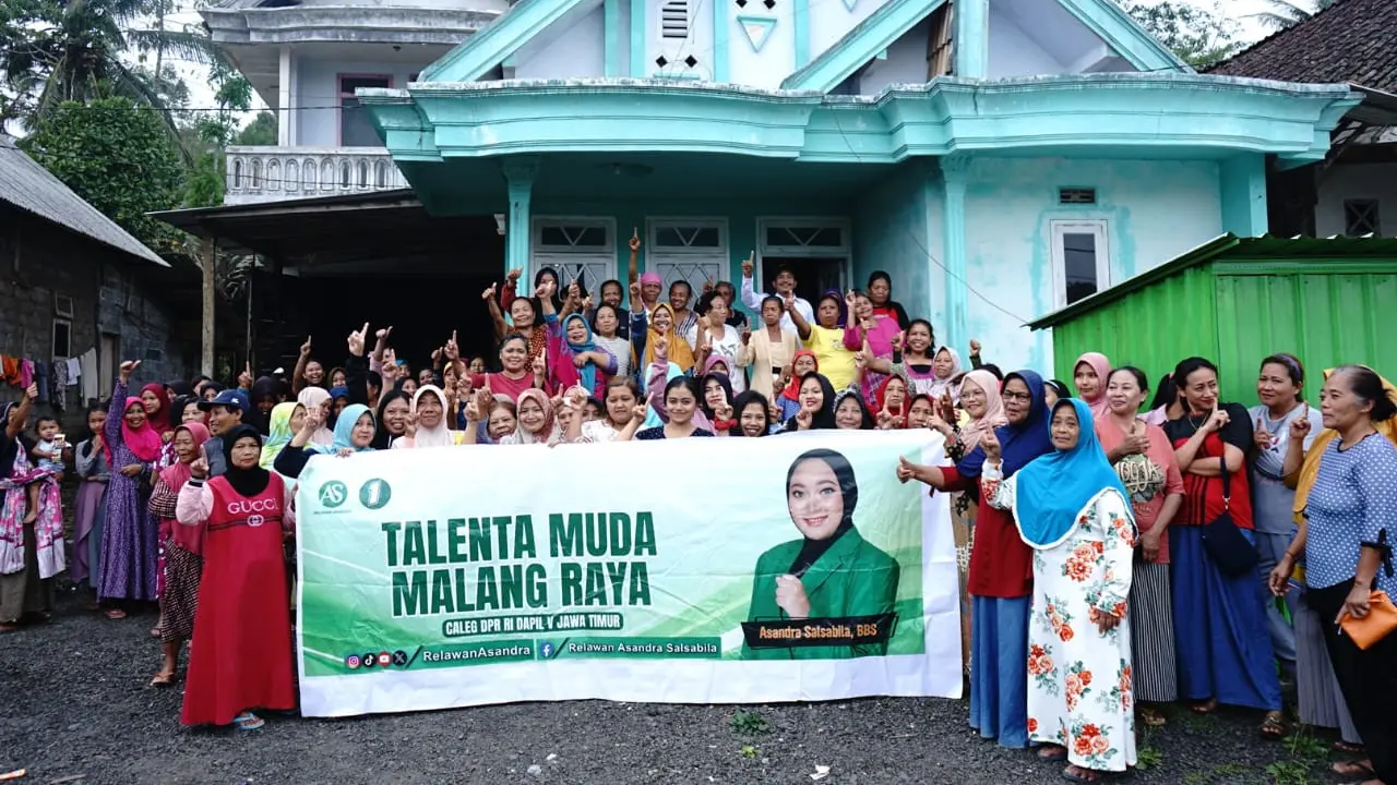 Relawan Asandra membagikan sembako di Batu dan Malang. (Istimewa)