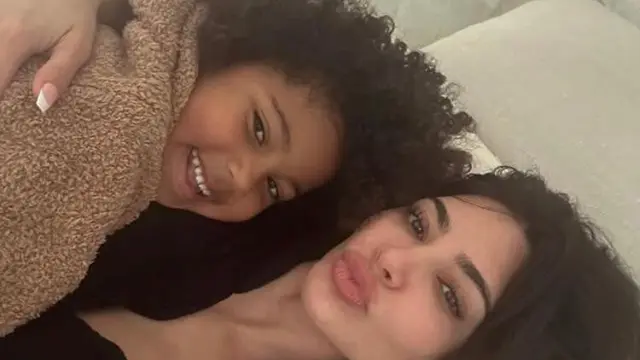 Kim Kardashian membagikan fotonya bersama anaknya yaitu Saint yang berulang tahun pada Desember 2024