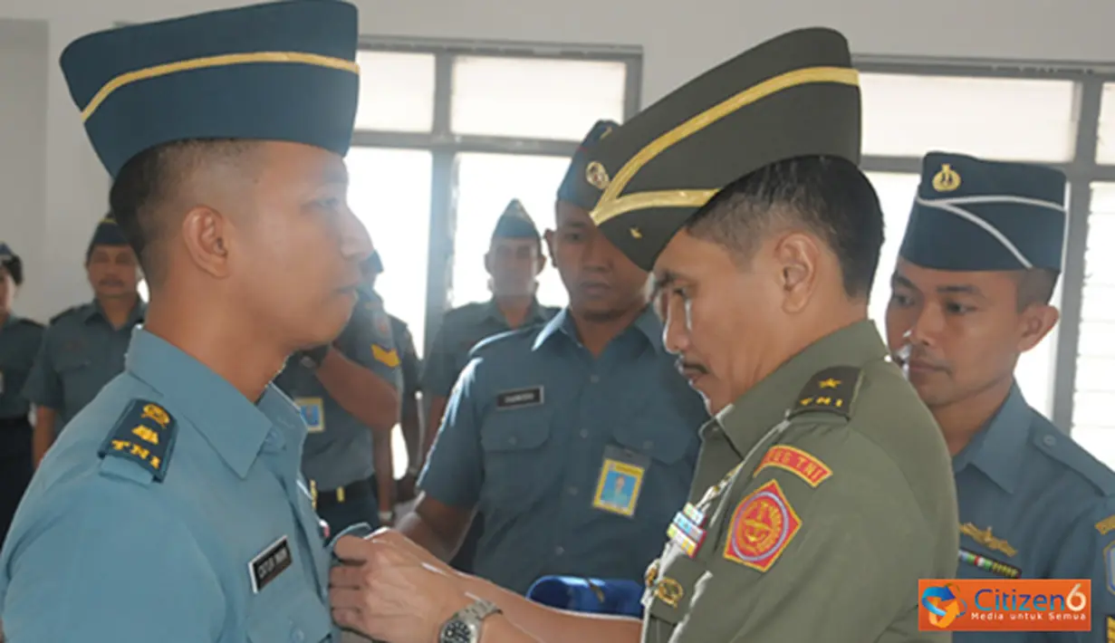 Citizen6, Surabaya: Sebanyak 28 Prajurit TNI dan PNS selesai mengikuti Sus KIBI Kemhan tingkat elementri angkatan ke-8 di Labsa Pusdikbanmin, Kobangdikal, Surabaya, Selasa (8/10). (Pengirim: Penkobangdikal).