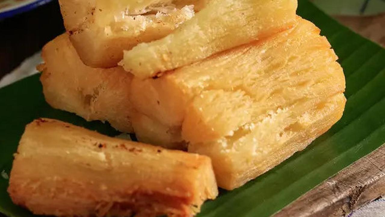 Cara Menggoreng Singkong yang Merekah dan Renyah dengan Cukup Satu Bahan Dapur
