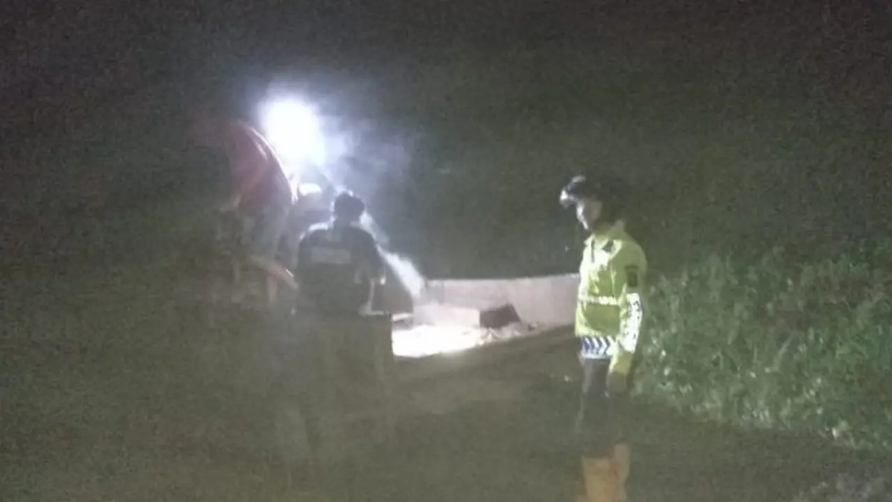 Tim SAR Gabungan evakuasi puluhan siswa yang terjebak di air terjun Tancak Jember. (Istimewa)