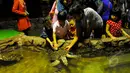 Anak-anak terlihat menikmati libur lebaran ini dengan koleksi biota laut di Seaworld, Ancol, Jakarta, Senin (28/7/14). (Liputan6.com/Andrian M Tunay)