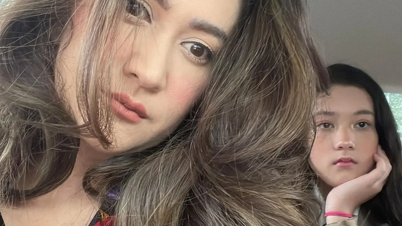 Mikhaela Lee, anak perempuan Nafa Urbach