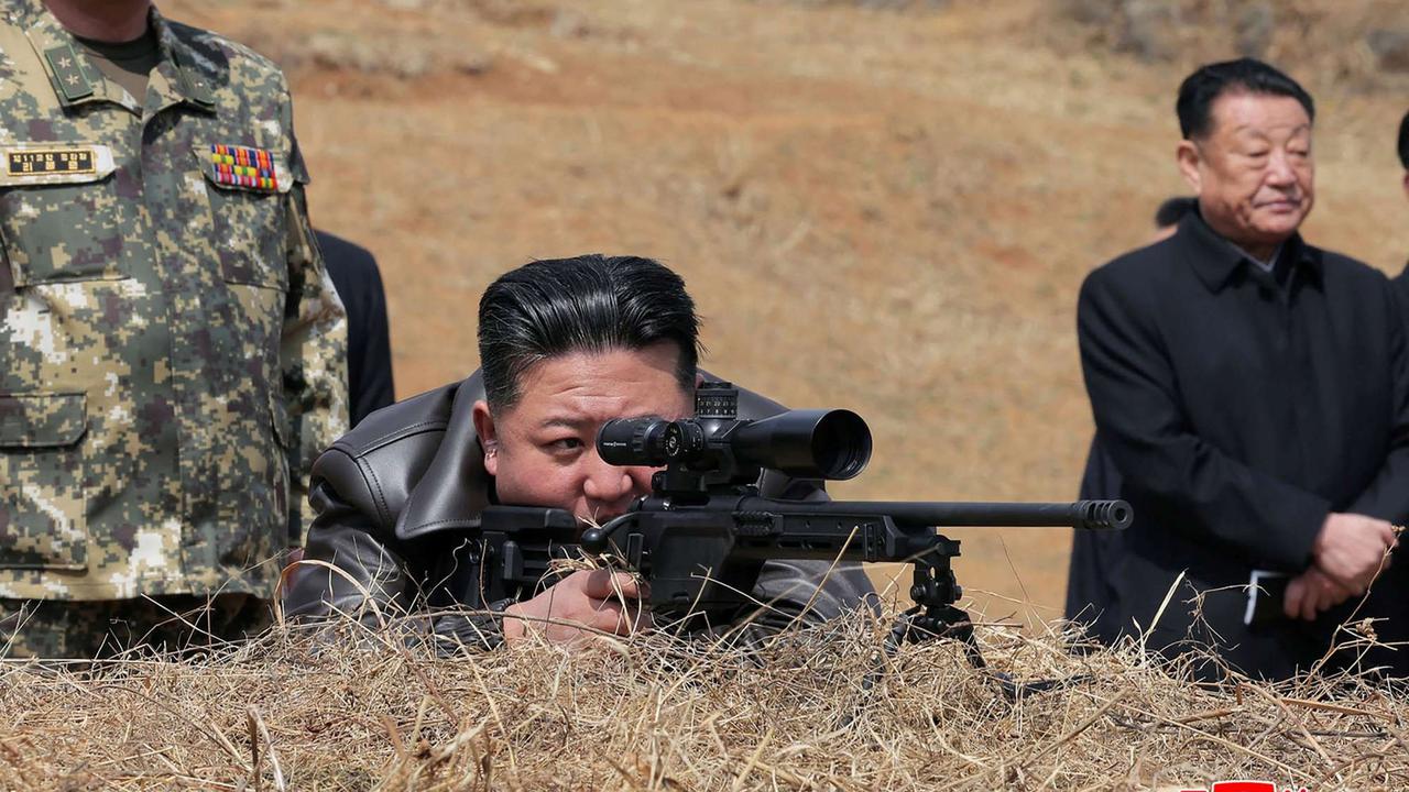 Kim Jong-un jajal senapan sniper Korea Utara