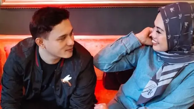 Dikabarkan Dekat, Ini 6 Momen Kebersamaan Elly Sugigi dengan Kiki Kanoe
