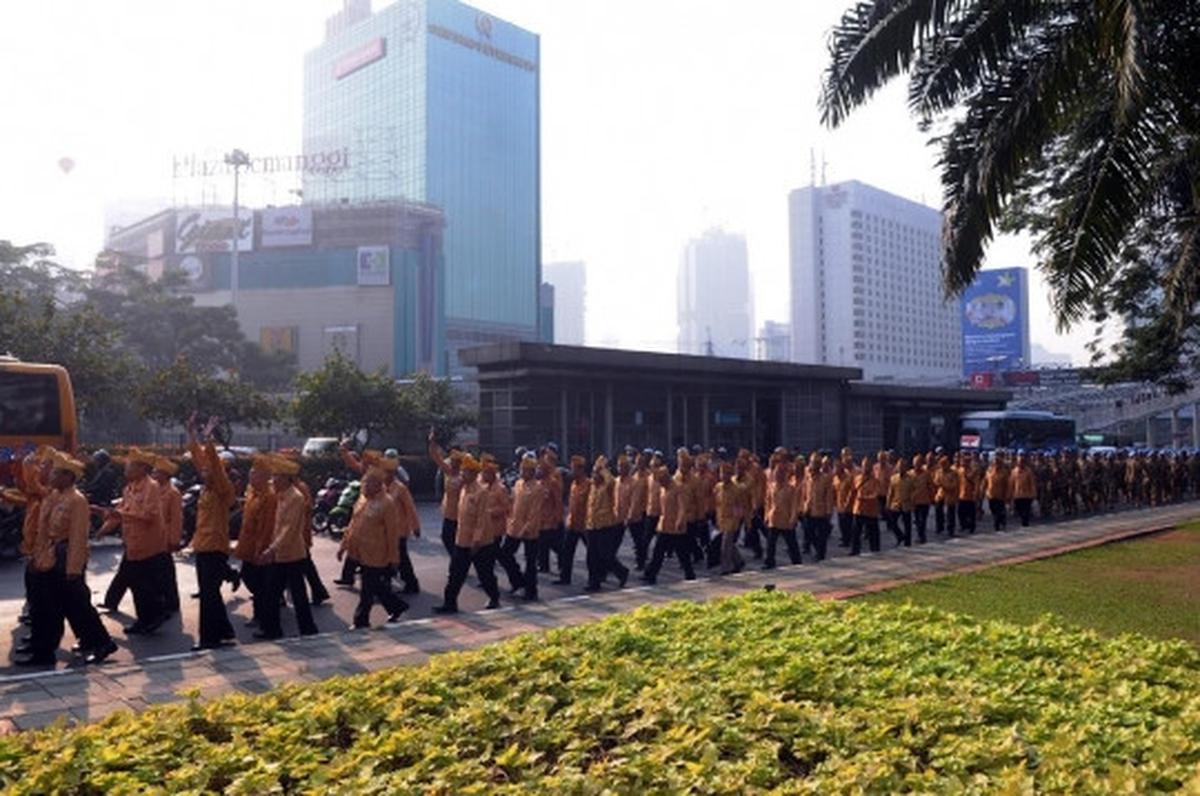 Semarak pawai Hari Veteran, bekas pejuang bawa bambu runcing