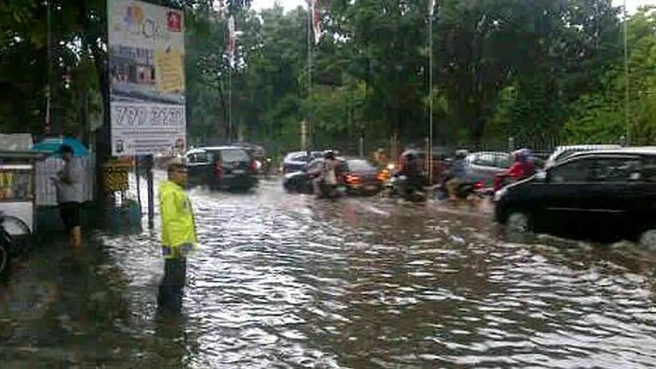 banjir-131108b.jpg