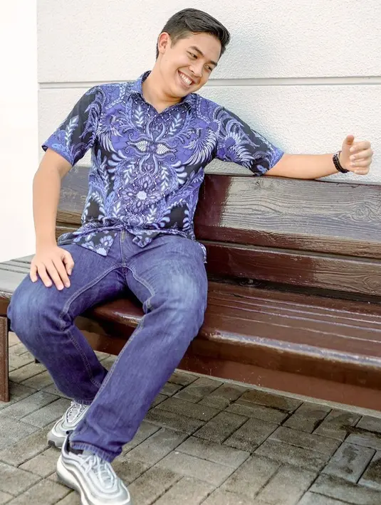Jerome Polin mendapat beasiswa untuk berkuliah di Jurusan Matematika Universitas Waseda, Jepang. Perjuangannya untuk mendapatkan beasiswa ia bagikan di kanal YouTubenya dan menjadi inspirasi banyak orang untuk terus berjuang mencapai impian. (Liputan6.com/IG/@jeromepolin)