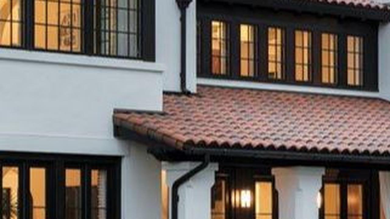 Rumah Modern Klasik Gaya Spanyol