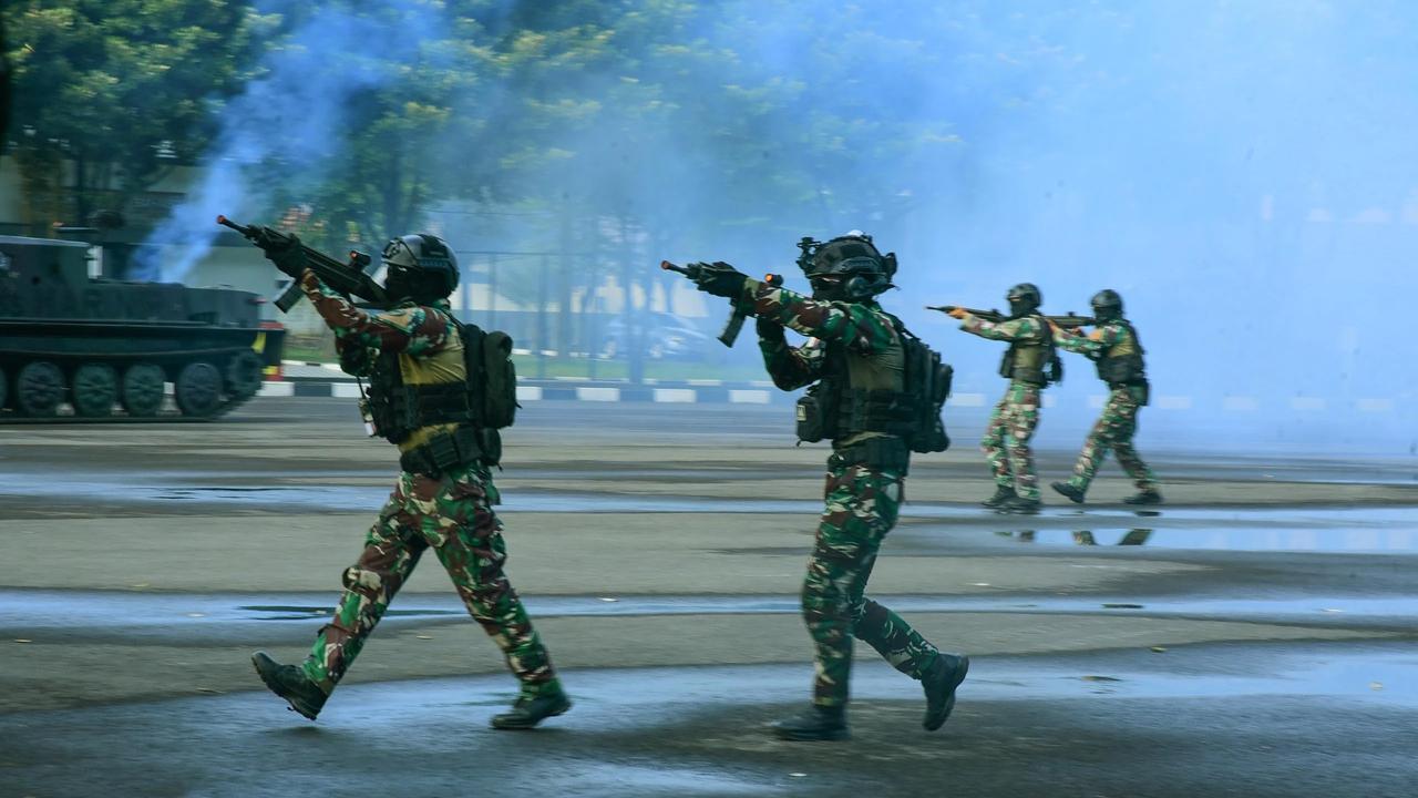 FOTO: Kasal Sidak Kesiapan Operasional Marinir di Hari libur