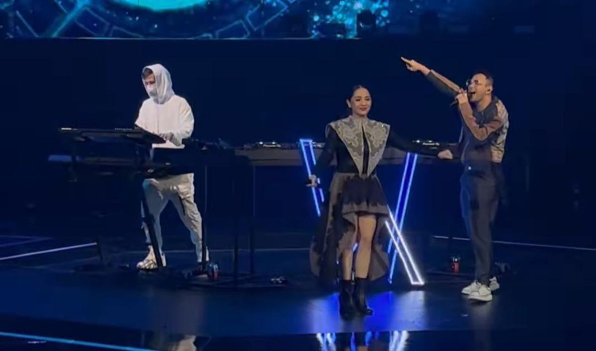 Tak sedikit yang merinding saat melihat penampilan Raffi Ahmad dan Nagita Slavina serta Alan Walker di atas panggung.<br>