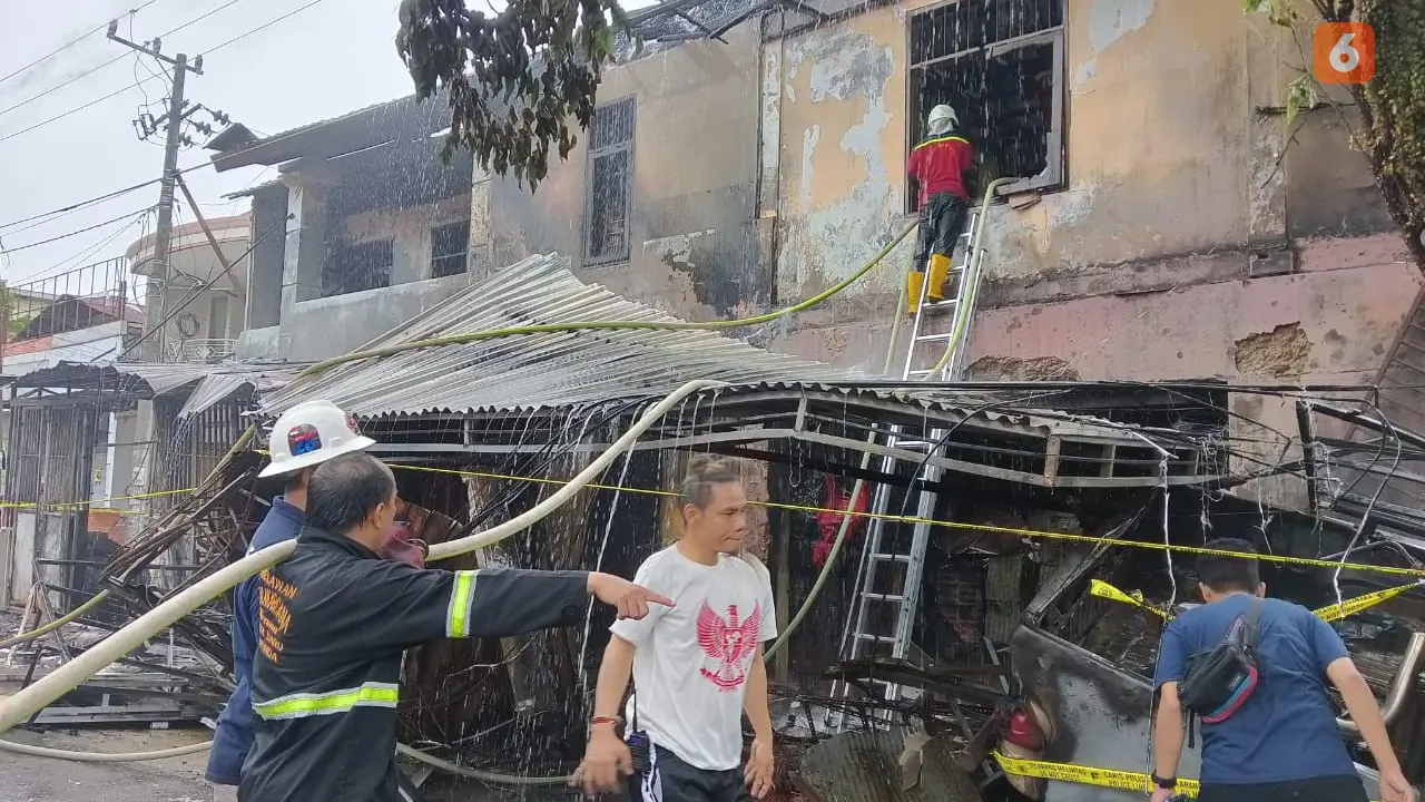 Ruko terbakar