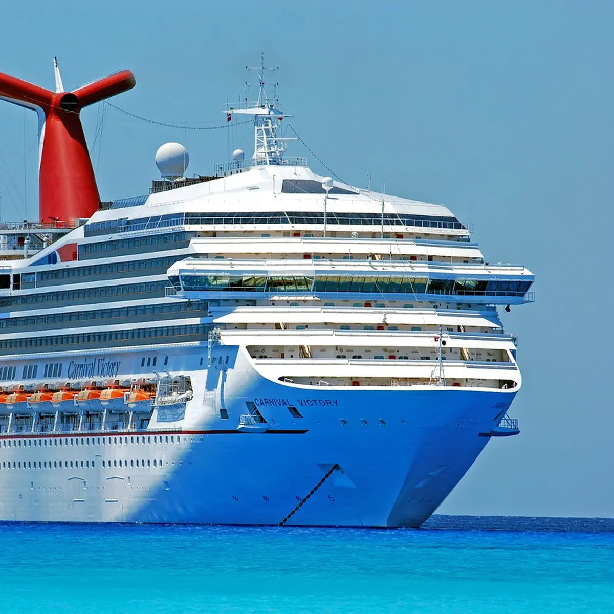 Menikmati Petualangan Di Atas Kapal Pesiar: Tafsir Mimpi Menaiki Kapal Pesiar