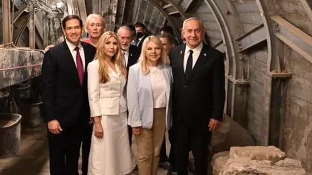 Menlu Amerika Serikat Marco Rubio beserta PM Israel Benjamin Netanyahu meresmikan sebuah situs wisata arkeologi kontroversial yang dikelola oleh kelompok pemukim Israel di Yerusalem Timur yang diduduki.