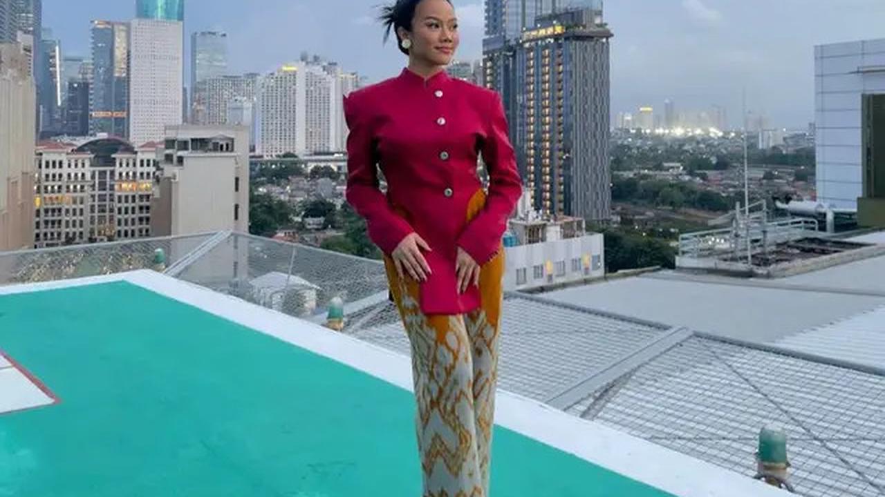 3 Pesona Yura Yunita dalam Balutan Kebaya Jarik, Mewah dan Elegan
