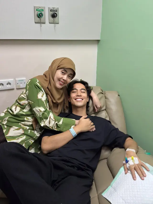 Vidi Aldiano dan Mama Besbarini