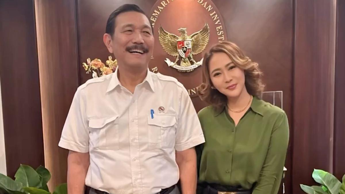 Gaya Inul Daratista Tenteng Tas Chanel Rp55 Juta Saat Bertemu Luhut Binsar Pandjaitan Bahas Kenaikan Pajak Hiburan