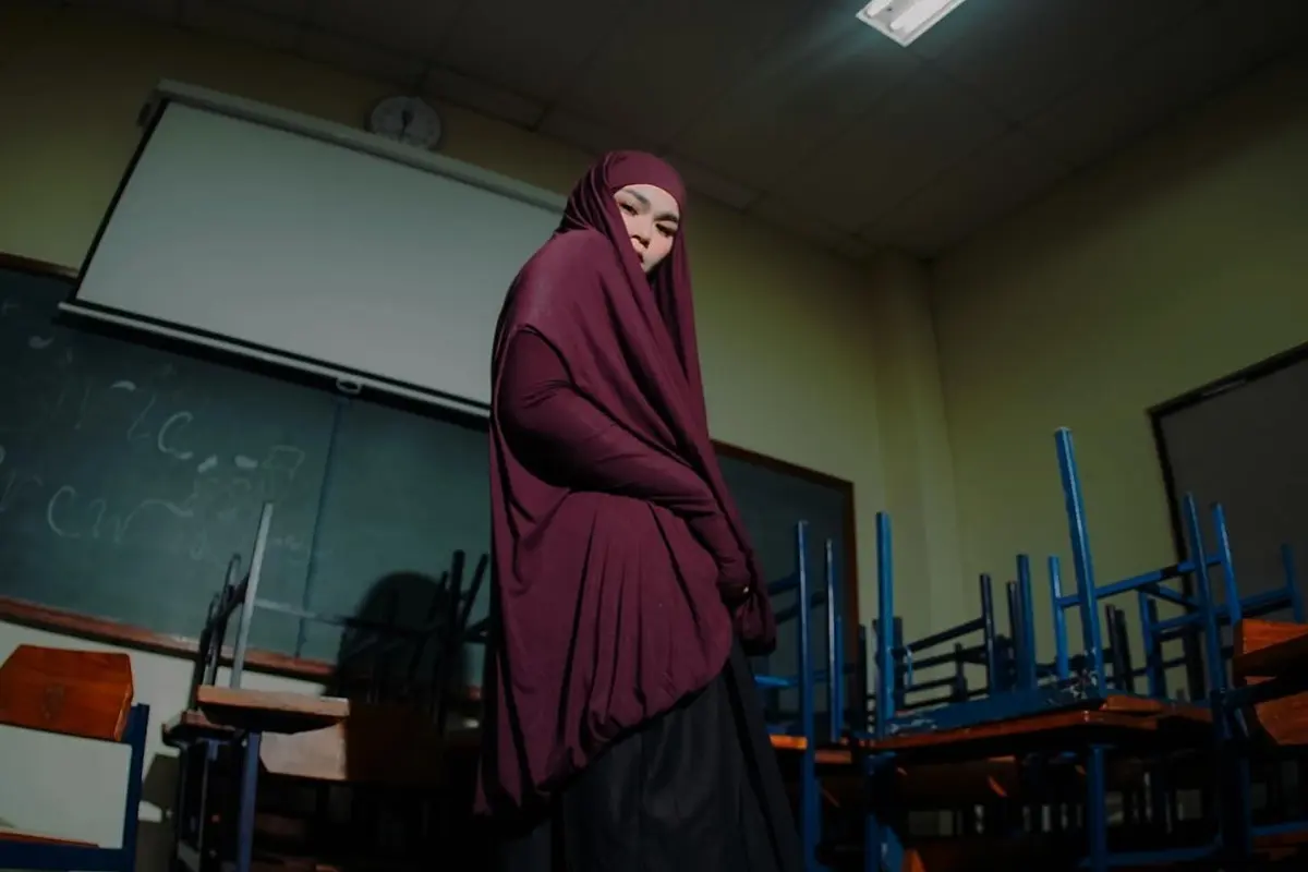 Potret Sivia Azizah Tampil Stylish dengan Gaya Syar’i di Atas Panggung, Paduan Elegan dan Powerful