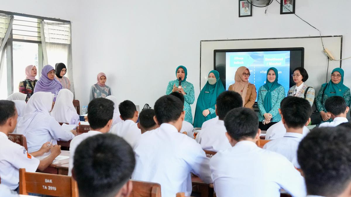 Talkshow di SMAN 9 Gowa, Ketum TP PKK Pesan Agar Siswa Kembangkan Bakat dan Potensi Diri