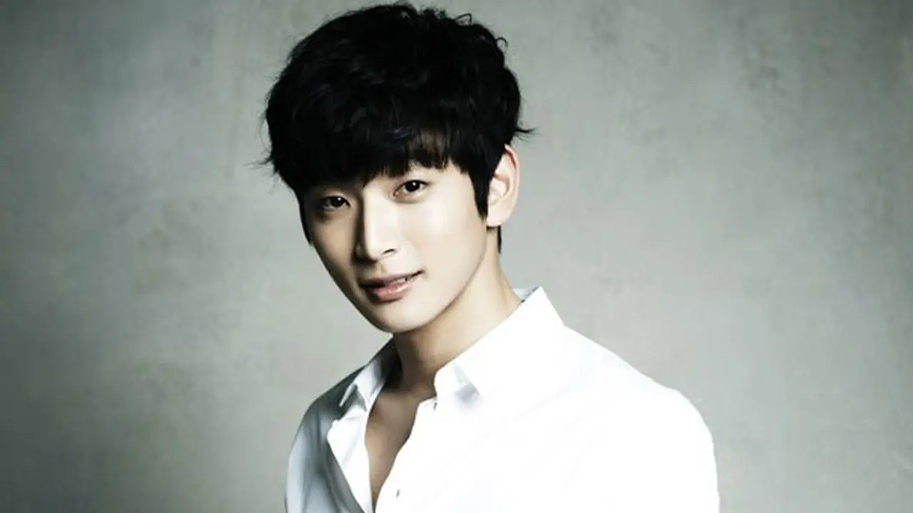 jinwoon-2am-131007b.jpg