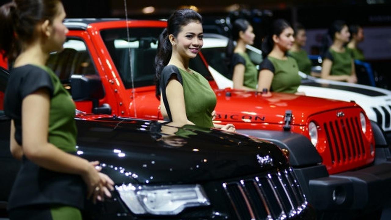 Gadis-gadis cantik hiasi IIMS 2015