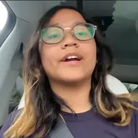 Cinta Kuya anak Uya Kuya akhirnya bisa membeli mobil impiannya. Sebelumnya, Cinta yang sedang menyelesaikan pendidikan di Amerika Serikat itu viral. Meski mendapat uang dari orangtua, ia masih mencari botol bekas dan bekerja di restoran untuk uang tambahan. [Youtube/Cinta]