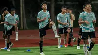 Kapten Timnas Indonesia U-16, I Putu Panji Apriawan, saat menjalani sesi latihan terakhir di Stadion UNS, Solo, Minggu (39/6/2024), jelang laga semifinal Piala AFF U-16 2024. (Bola.com/Radifa Arsa)