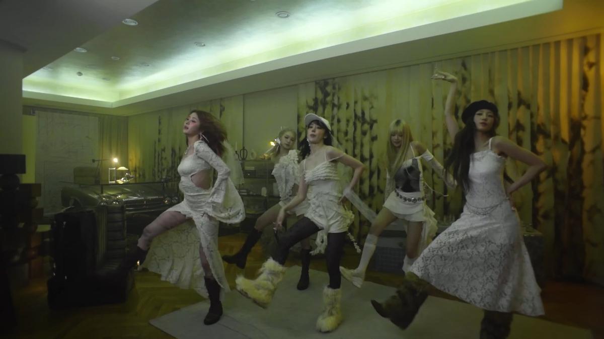 LE SSERAFIM Kembali dengan Comeback 'HOT' yang Penuh Sensualitas dalam MV Terbaru