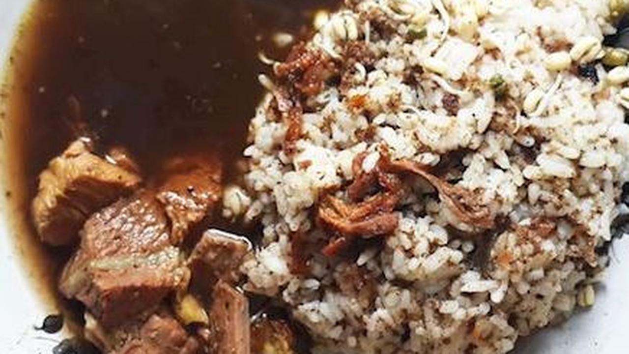 2. Warung Sedap Malam - Rawon Kalkulator
Jl. Raya Darmo (Sentra PKL - Tamam Bungkul), Wonokromo, Surabaya