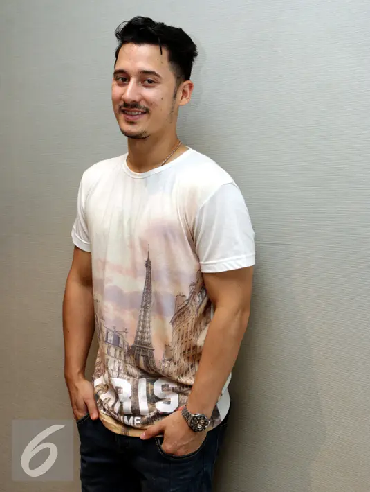 Aktor Nino Fernandez dalam film Get Married 5 ini berperan sebagai Rendy suami Mae yang ganteng dan sukses, ditemui dalam press screnning film GET MARRIED 5 di Epicentrum XXI, Selasa (28/07). (Liputan6.com/Panji Diksana)