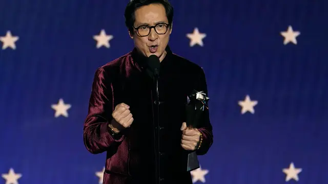 Ke Huy Quan Raih Nominasi Piala Oscar 2023 Berkat Film Everything Everywhere All at Once
