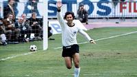 2. Gerd Muller, striker tim Jerman Barat ini merupakan top skor pada Piala Eropa tahun 1972, dirinya juga menjadi pencetak dua gol saat Jerman Barat mengalahkan Uni Soviet di partai final. (UEFA)