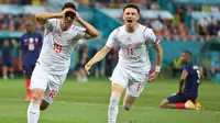 Mario Gavranovic (kiri) mencetak gol ketiga tim pada pertandingan babak 16 besar Euro 2020 antara Prancis dan Swiss di National Arena di Bucharest pada 28 Juni 2021. (Justin Setterfield / POOL / AFP)