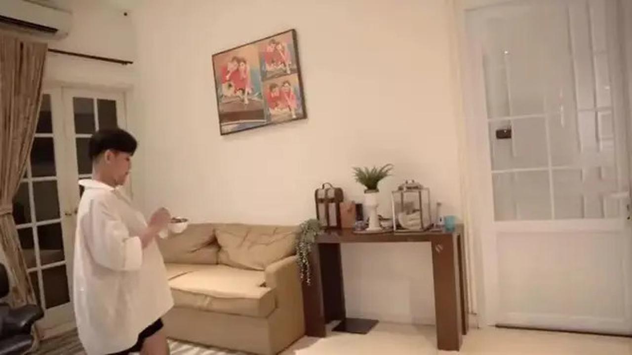 11 Potret Dapur Sissy Priscillia, Model Interior Serba Putih yang Menyatu dengan Ruang Keluarga